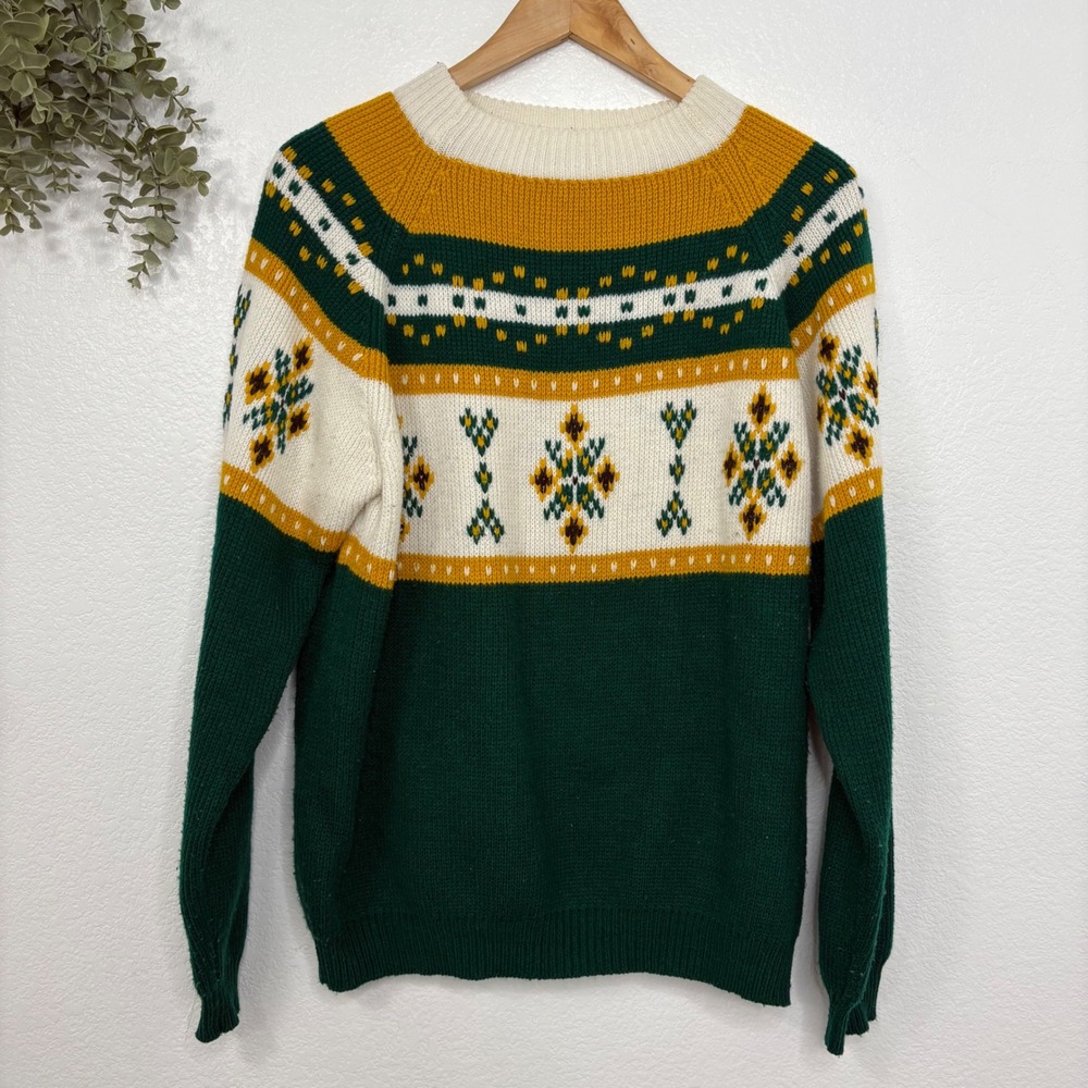 JCPenney Green and Gold Patterned Crew Neck Sweater